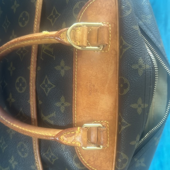 Louis Vuitton and LV wallet included.  There is 2 small marks on the inside - Picture 3 of 16